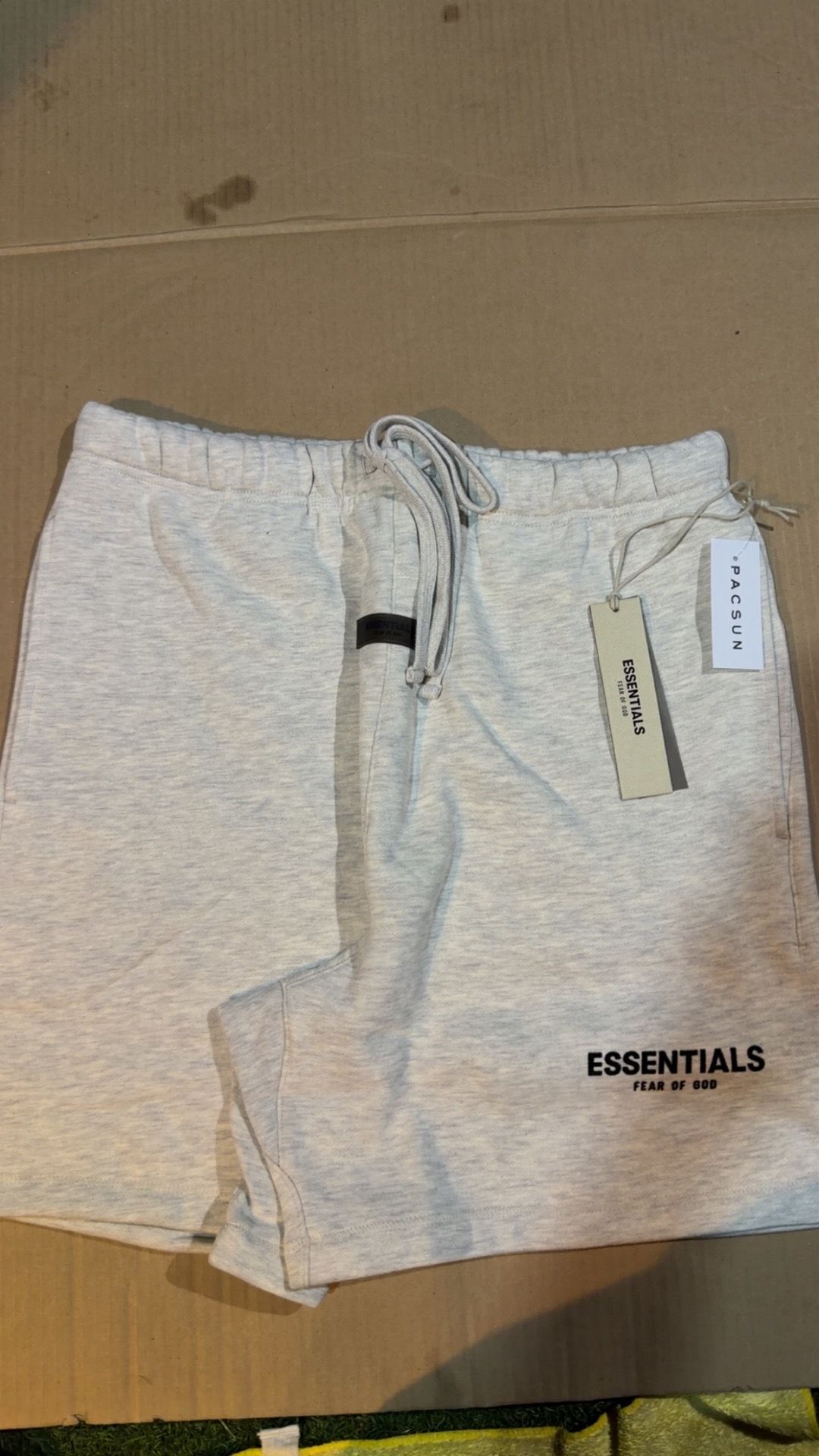 Light oatmeal essential shorts