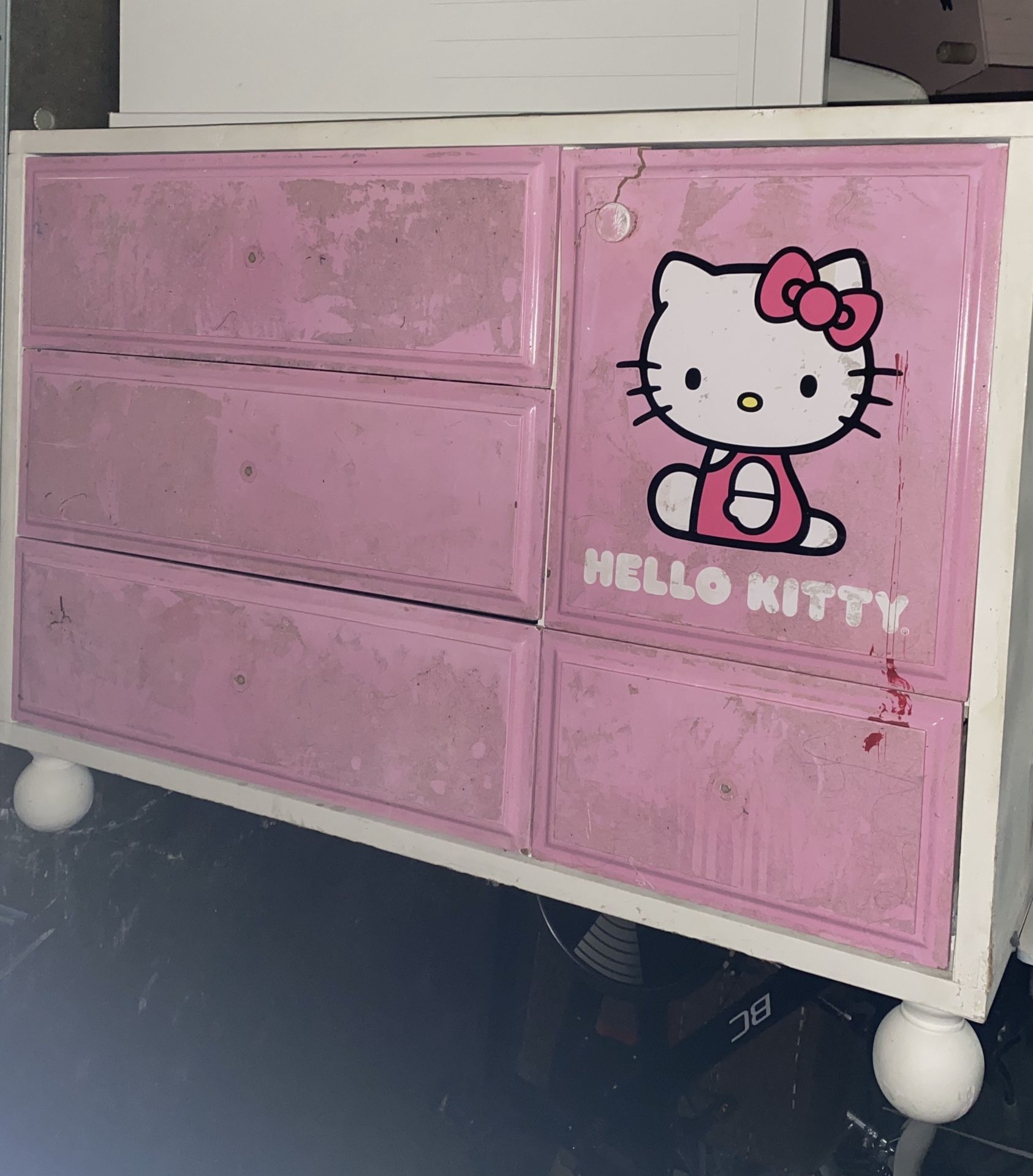 Hello Kitty Dresser