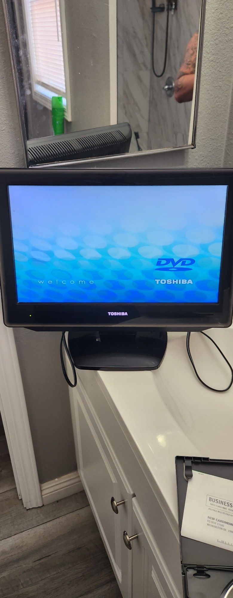 19" Toshiba Lcd HDtv/DVD Combo