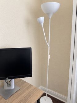 Lámpara de Piso Blanca  / White Floor Lamp