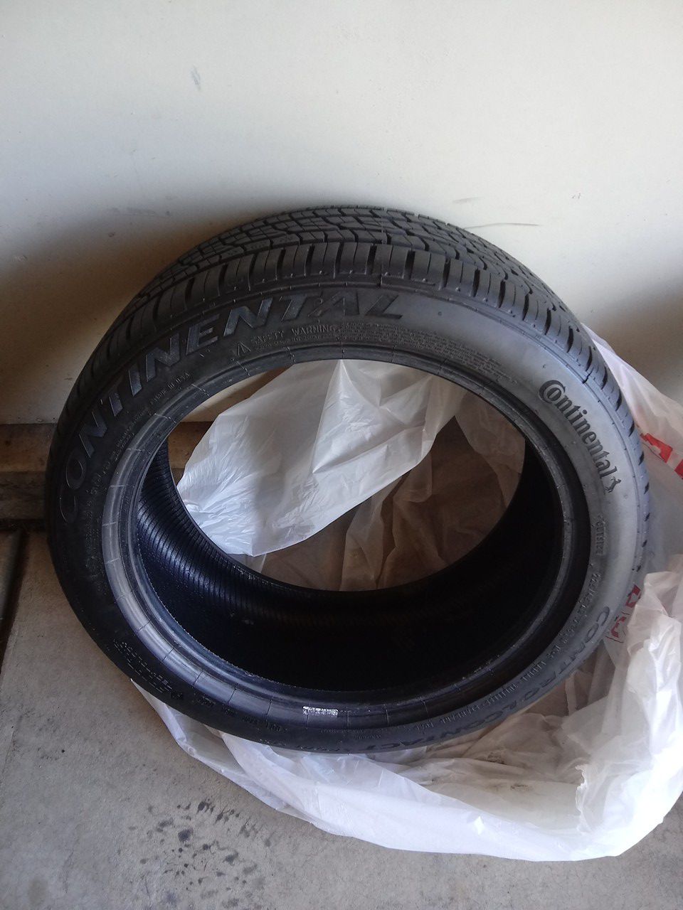 2 new run flat Continental Control Contact Sport SR5 tires 9/32 tread excellent condition no repairs or damage 225/45/17