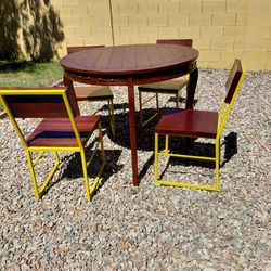 Dining cable with heavy duty chairs