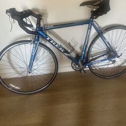 trek road bike 