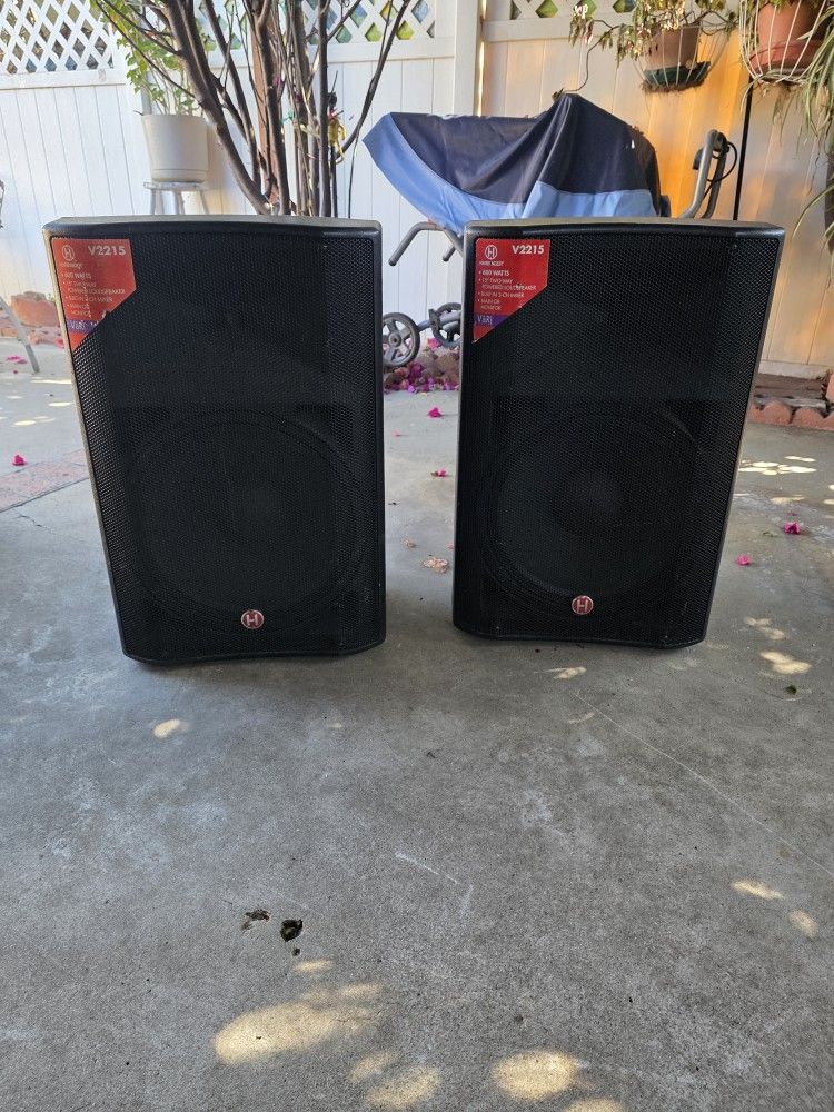2 USED HARBINGER POWERED LOUD SPEAKERS