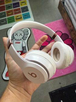 Beats Solo 4 Bluetooth Wireless On-Ear Headphones - Cloud Pink