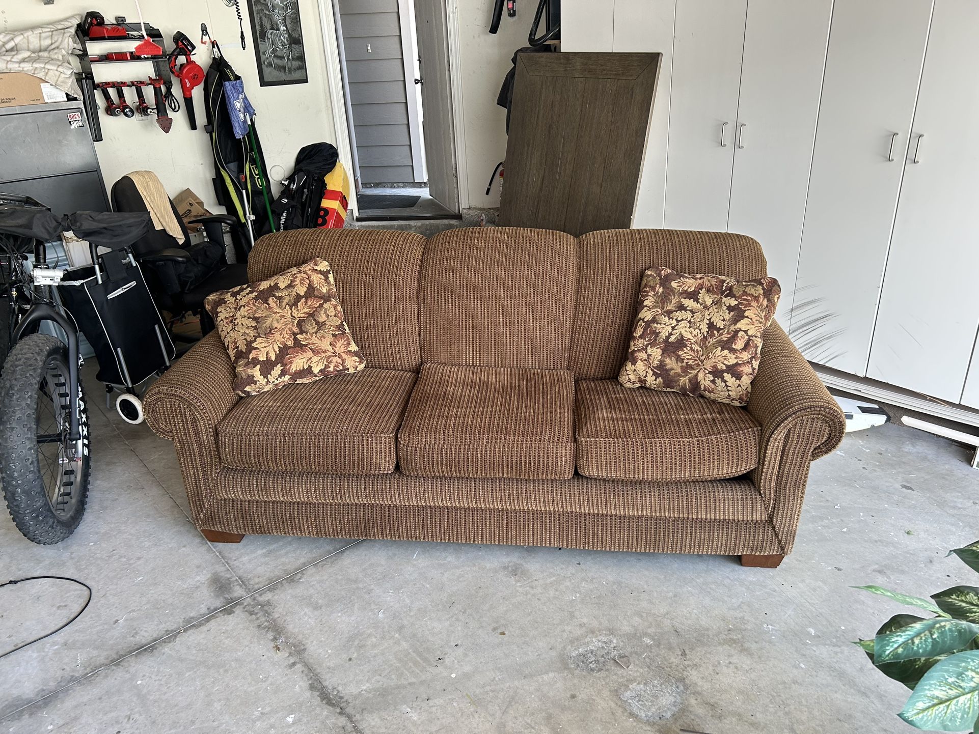 Lazy Boy Sofa/pull out Bed