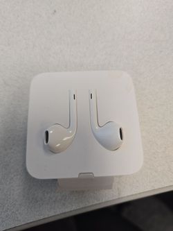 Apple earphones lightning wire