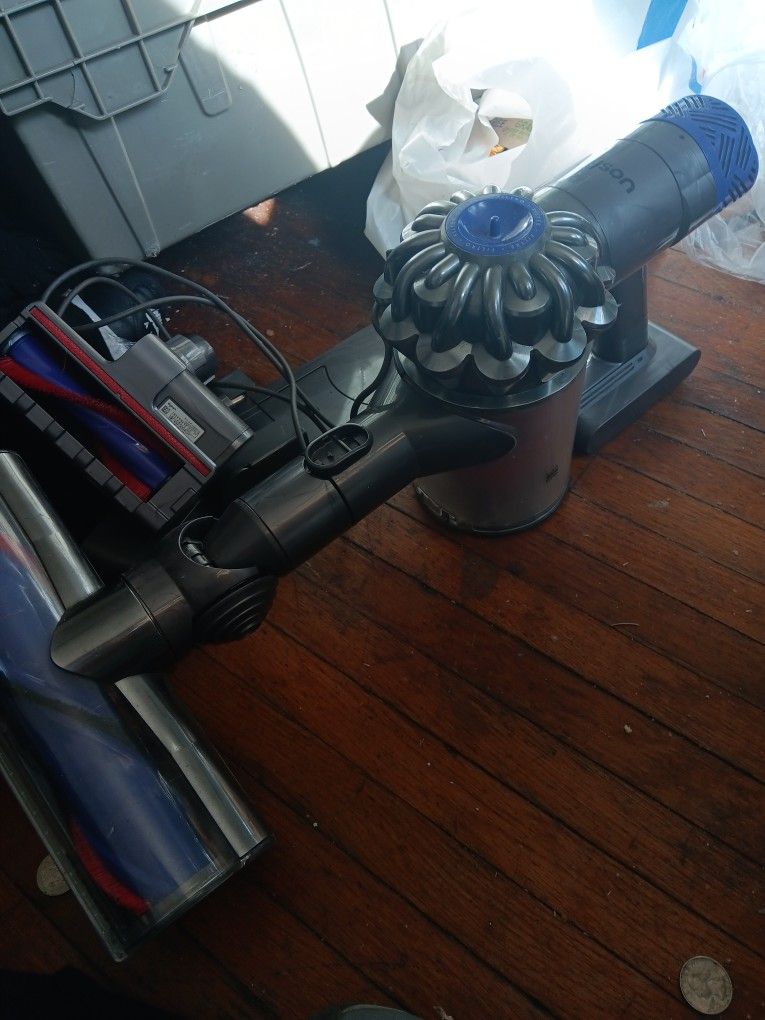 Dyson V7 Rechargeable Vacuum