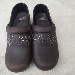 DANSKO PATRICIA BROWN STUDDED SHOES SZ 6.5