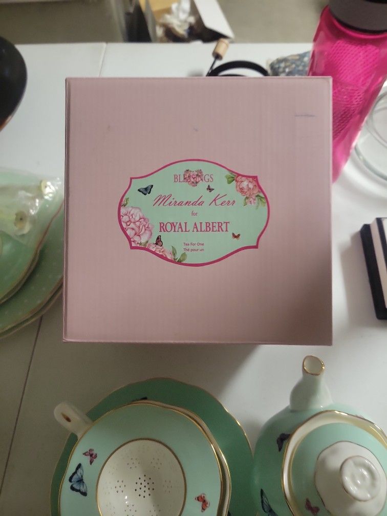 BLESSINGS.  Miranda Kerr For ROYAL ALBERT