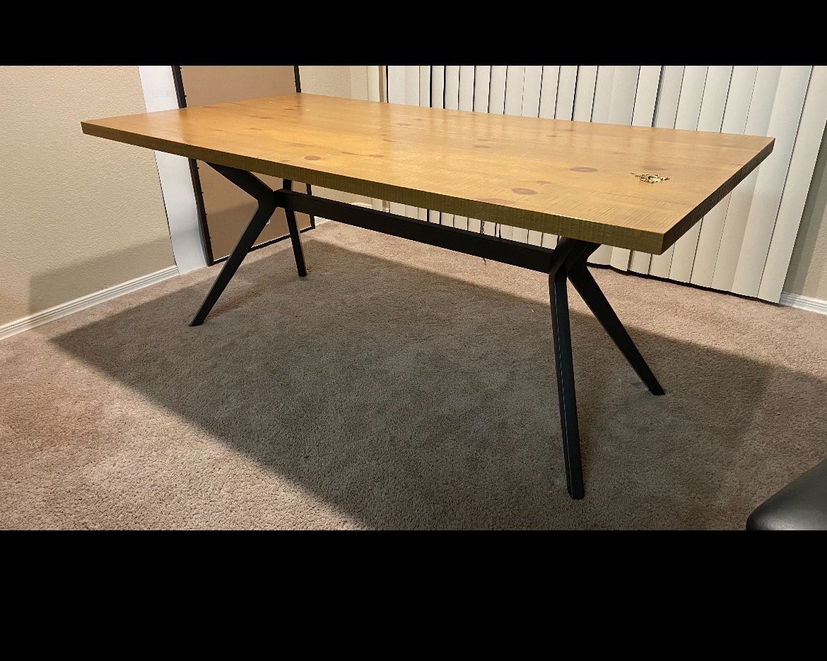 Light Pine Metal Base Dining Table And Chairs 