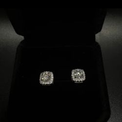GRA-CERTFIED VVS1 DIAMOND EARRINGS