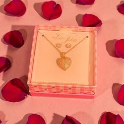 💕Cubic Zirconia Earrings & Pendant With 16 Inch Chain 💕