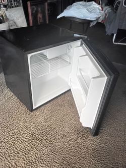 1.7 cubic ft artic king refrigerator