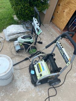 2 pressure washers for parts or fix