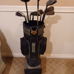 Right Handed Golf Club Set. Full Set With Bag