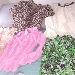 5/6 Med . Dress Up Lot