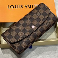 Women’s Louis Vuitton Snap Closure