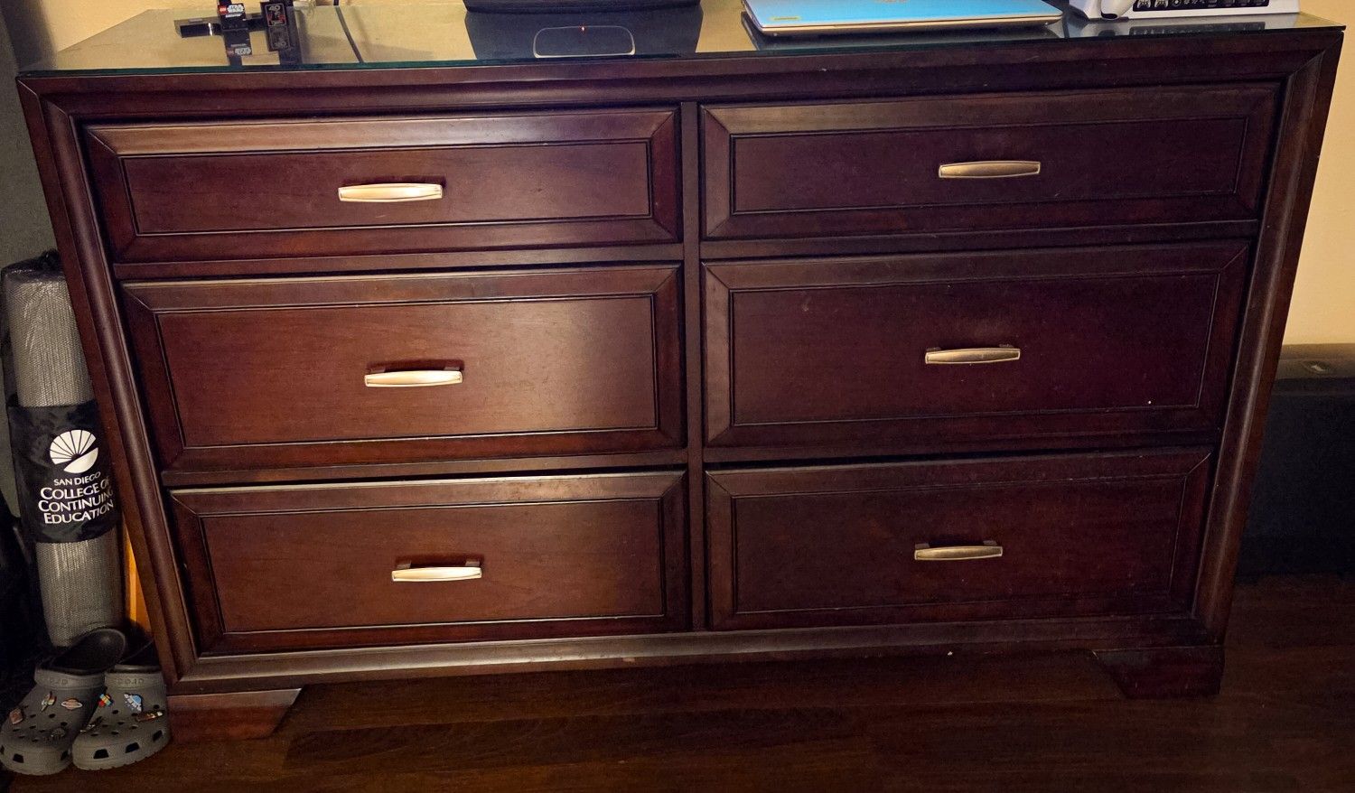 Dresser With Mirror