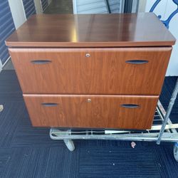 Sturdy Wooden 2-Drawer 