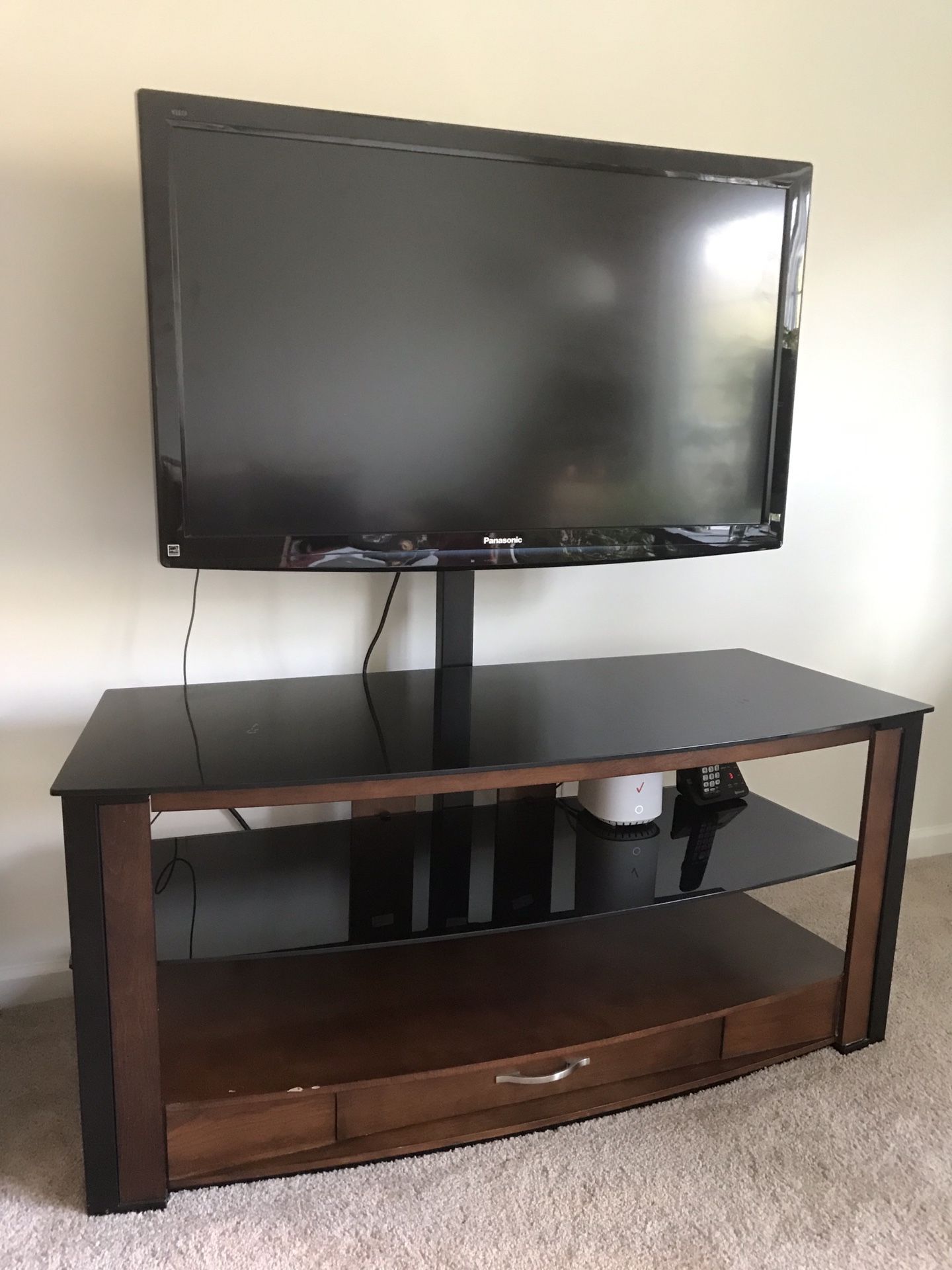 Panasonic 42 inch 1080P LCD TV with TV stand