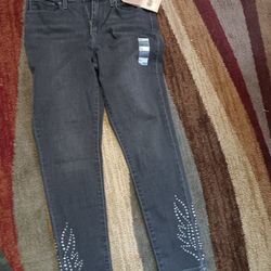 Ladies Levi's skinny jeans. New. Size 8