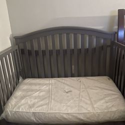 Comfortable Crib With Matching Changing Table 