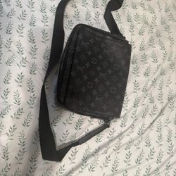 Louis Vuitton Messenger Bag