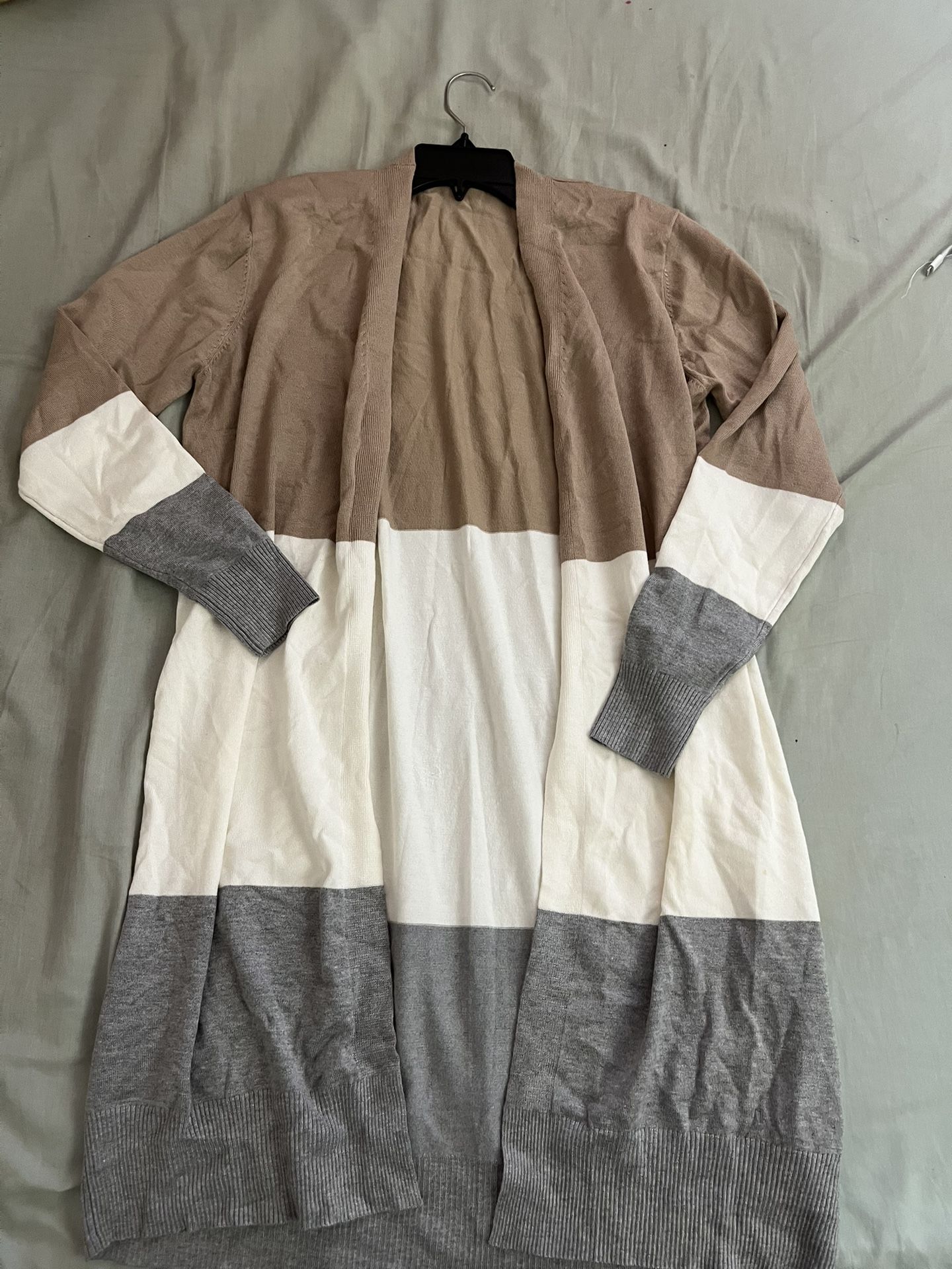 Soft & Cozy Knit Cardigan – Size S/M – Lightweight & Stylish