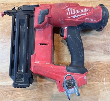 Milwaukee 2746-20 M18 FUEL 18V Li-Ion Brushless Cordless Gen II 18-Gauge Brad Nailer (Tool-Only)