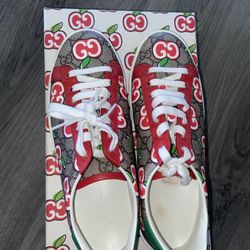 Gucci Supreme Monogram Apple Sneaker 39