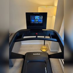 NordicTrack T10 Treadmill - Very Good - 2025 - New York, NY