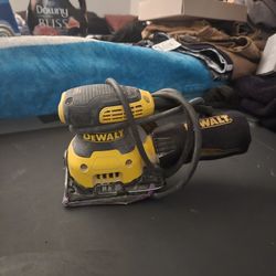 Dewalt Corded Sander + Batteries