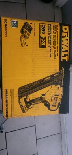 DEWALT
20V MAX XR
Lithium-lon
Cordless 2-1/2 in.
15-Gauge Finish
Nailer Kit with
2.0Ah Battery,
Charger and
Contractor Bag