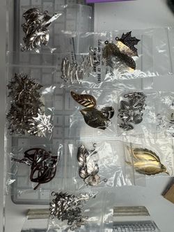 Assorted Size Leaf Charms