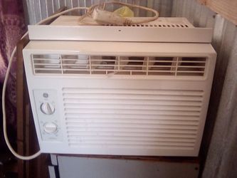 GE Window Air Conditioner Unit
