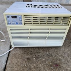 Window AC Unit 