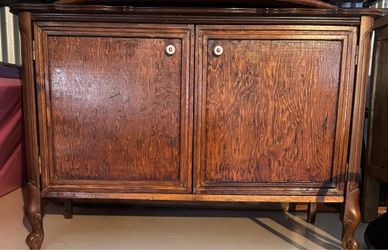 Side console table/cabinet.