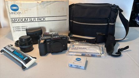 NEW Vintage Minolta Maxxum 5000 AF 35mm SLR Film Camera with Lens and Flash