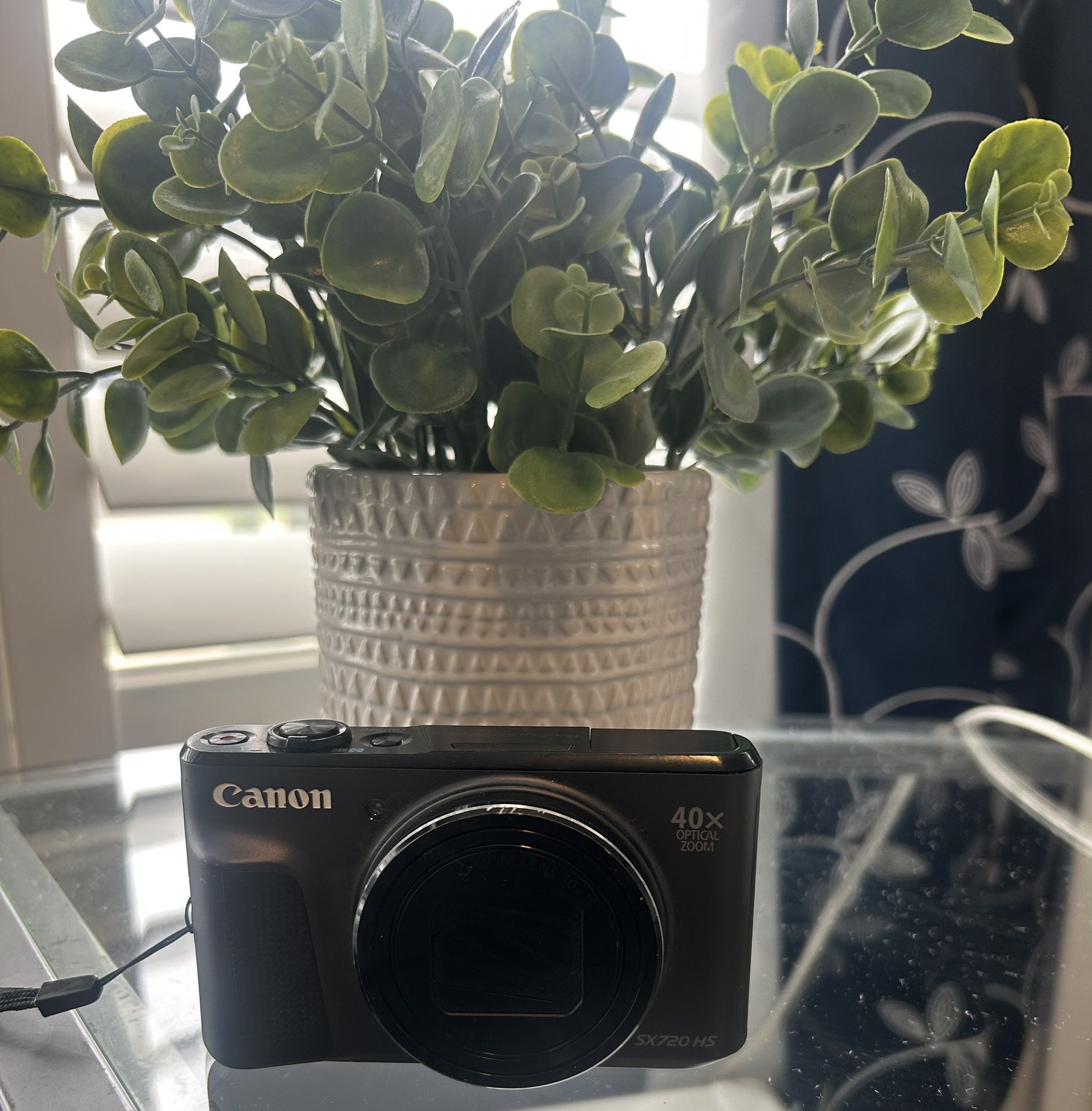 Canon PowerShot SX720 HS Compact Digital Camera Black