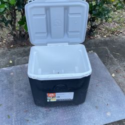 Igloo QUANTUM 52 Quarts Cooler