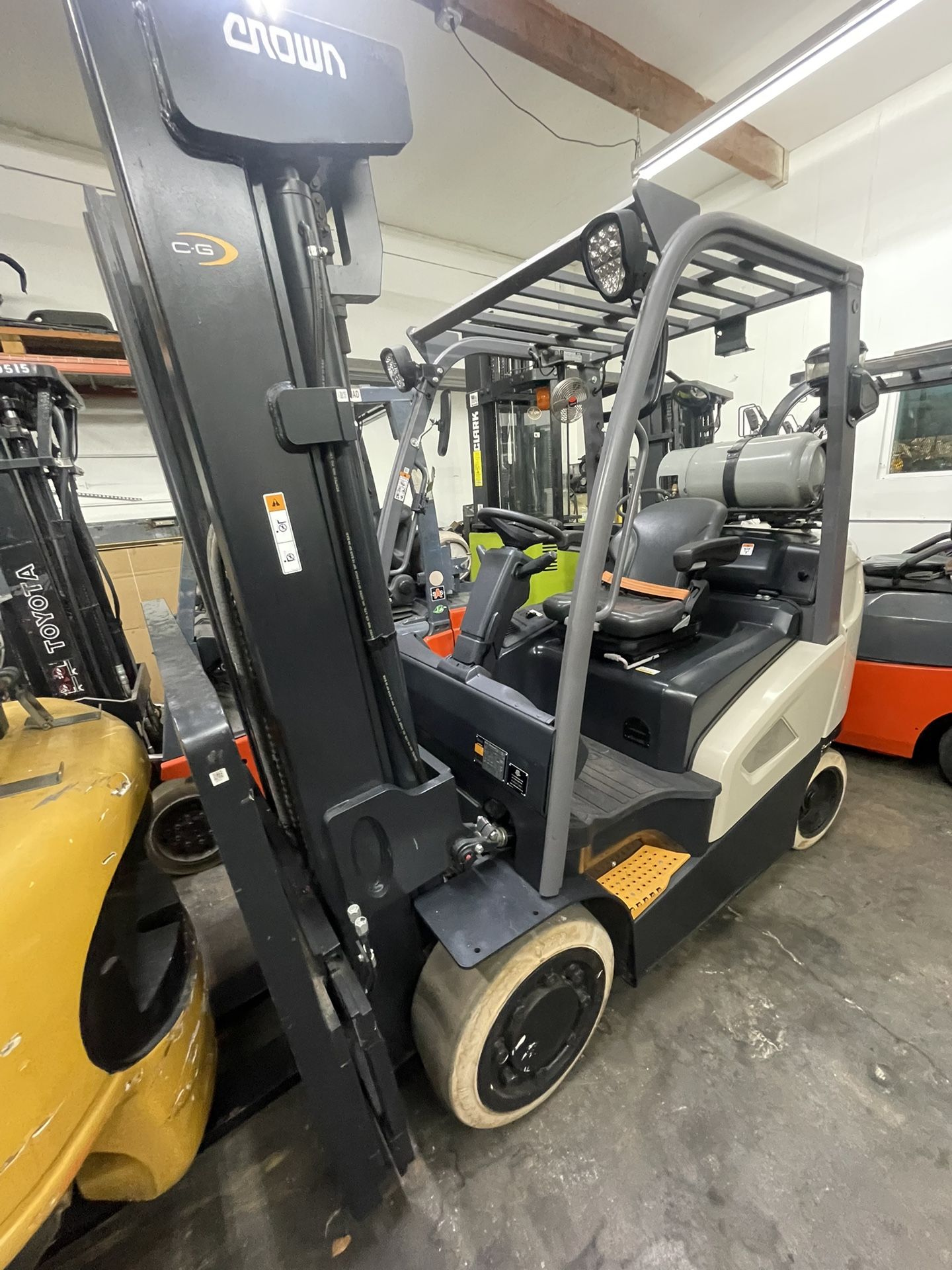 Crown Forklift – 2024