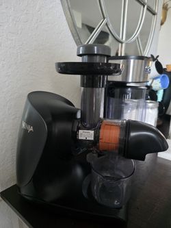 Ninja® Cold Press Juicer Pro Powerful Slow Juicer, 150 Watts, Total Pulp Control, Cloud Silver, JC100