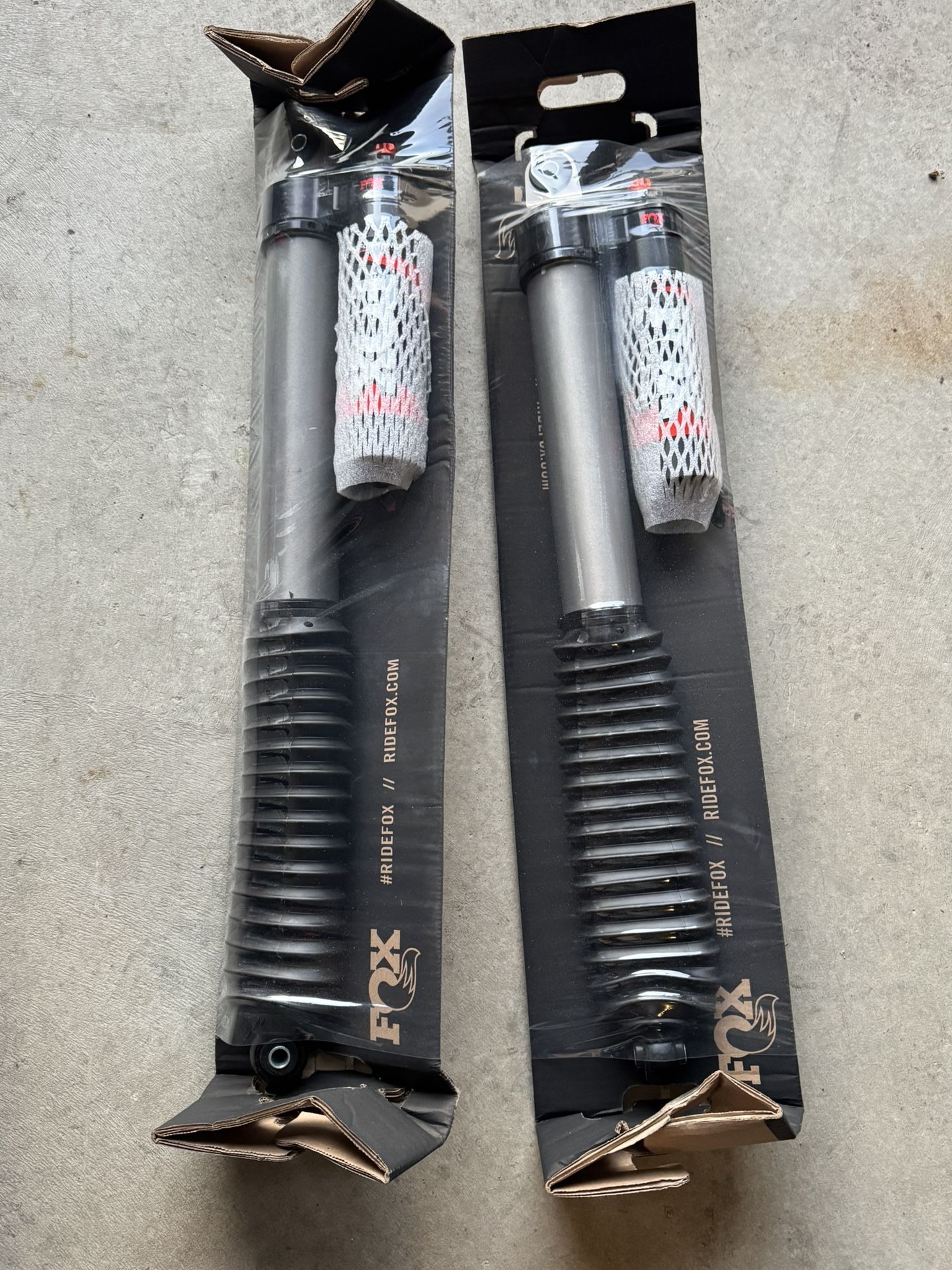 Performance Elite Series 2.5 Reservoir Shock (Pair) - Adjustable Vehicle: Ford F-150 (2021-2023))