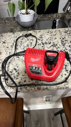 Milwaukee M12 Battery Charger
