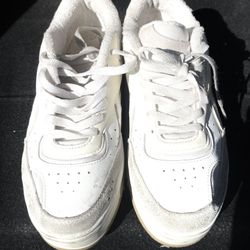 Women’s Reebok platform neutral white gum sneakers tennis shoes. 