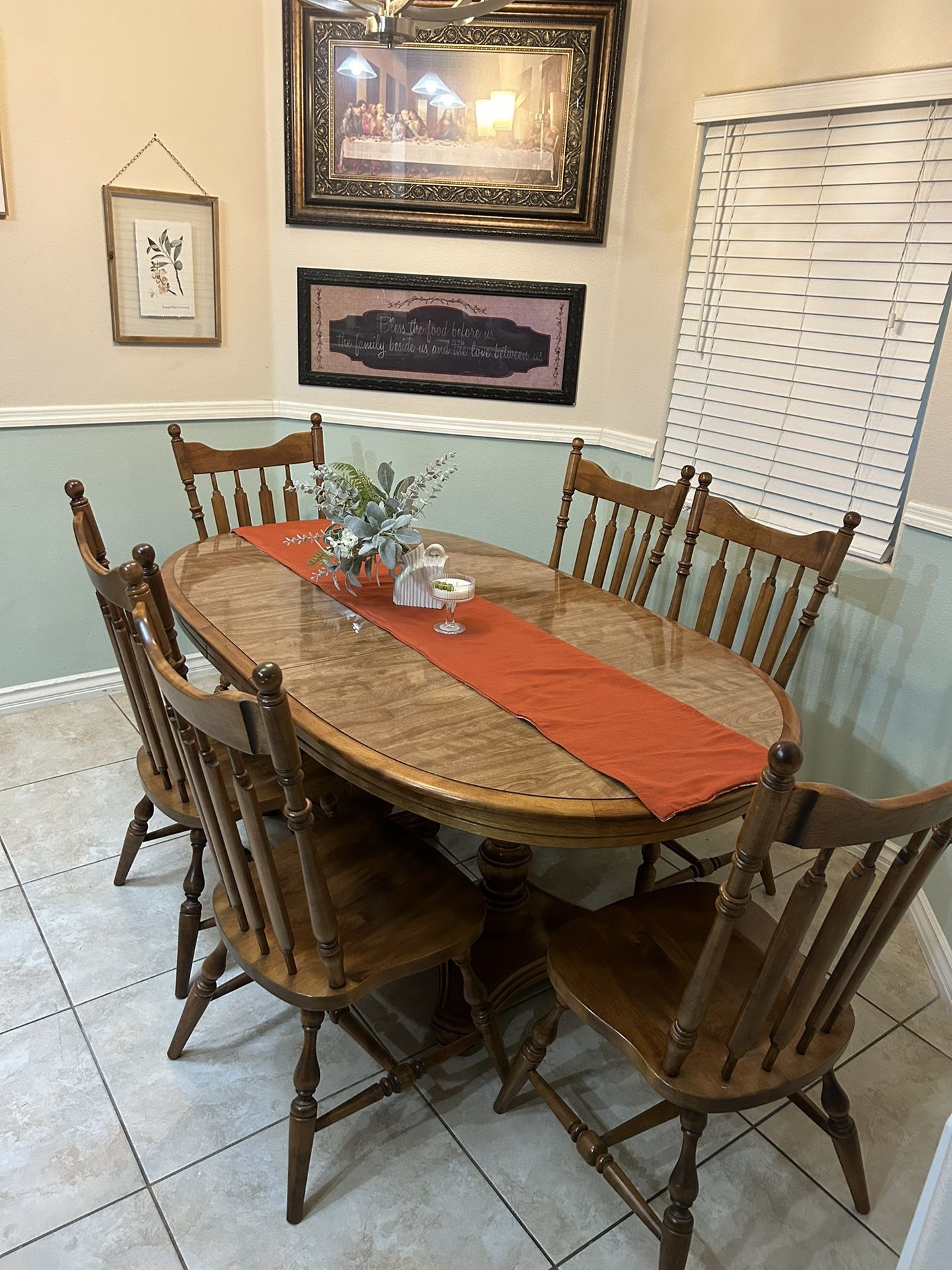 Table 6 Chairs With a Leaf