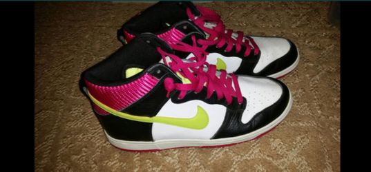Size 10.5 Nike Dunks 
