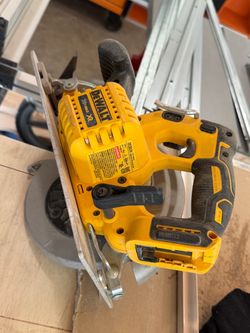 DEWALT DCS570 20V MAX Brushless Circular Saw