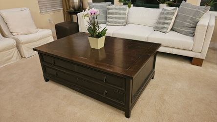 Coffee table with 2 drawers